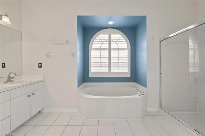Primary Bath with Dual Sinks and Soaking Tub