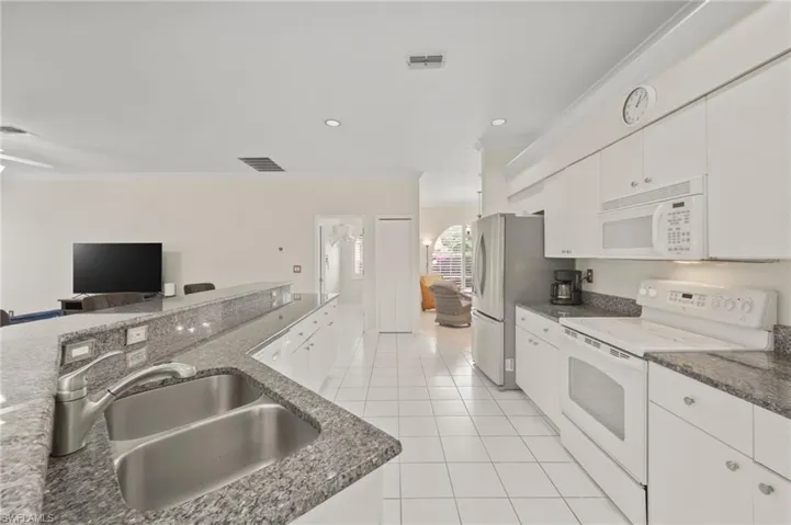 Open Kitchen with Graniter Counters