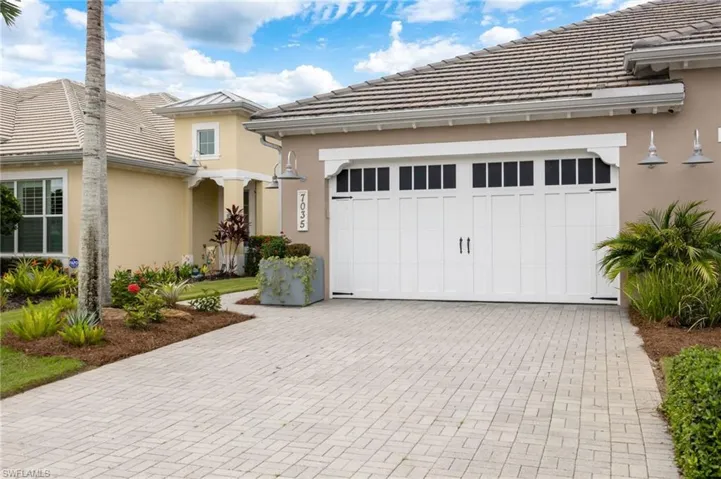7035 Dominica Dr, Naples, Florida 34113