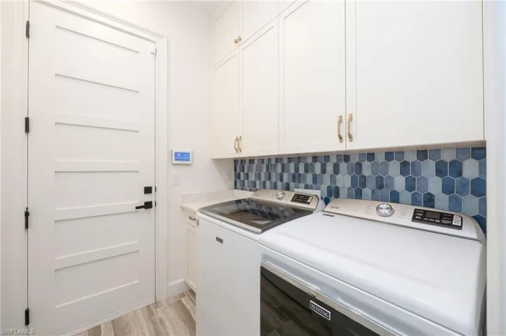 7035 Dominica Dr, Naples, Florida 34113