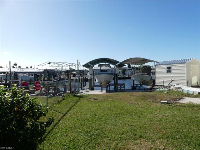 Covered 10,000# Boat lift