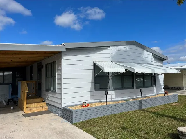 9218  Bonita  DR, North Fort Myers, FL 33903