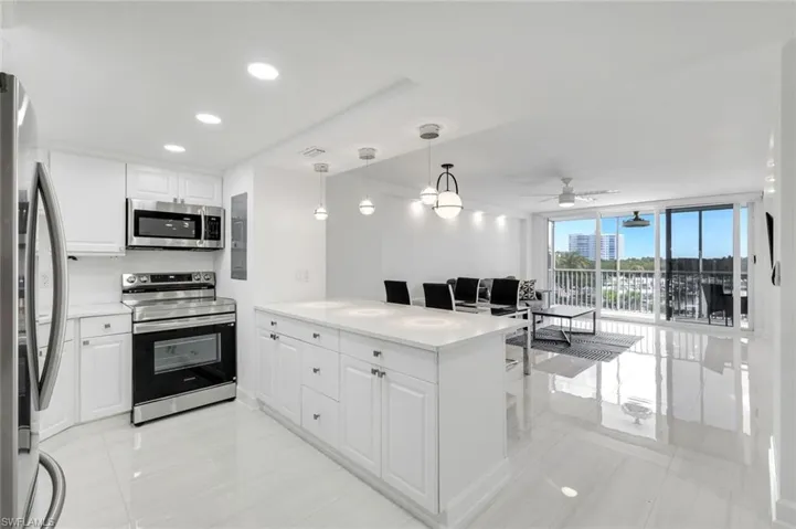 Open Concept kitchen and living areas!