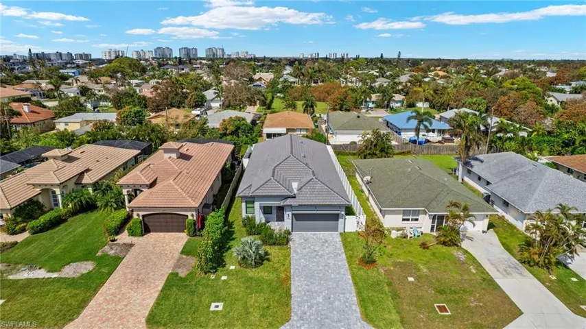 Bird's eye view with a residential view