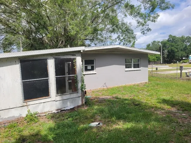1270 Pinecrest St, North Fort Myers, Florida 33903