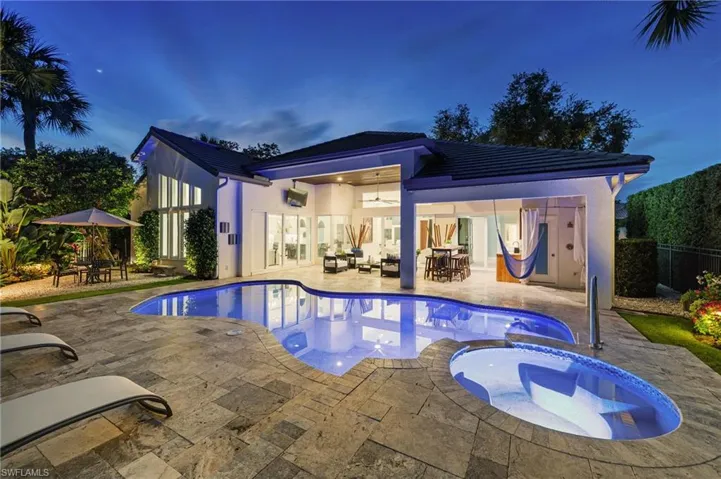 240  Silverado  DR, Naples, FL 34119