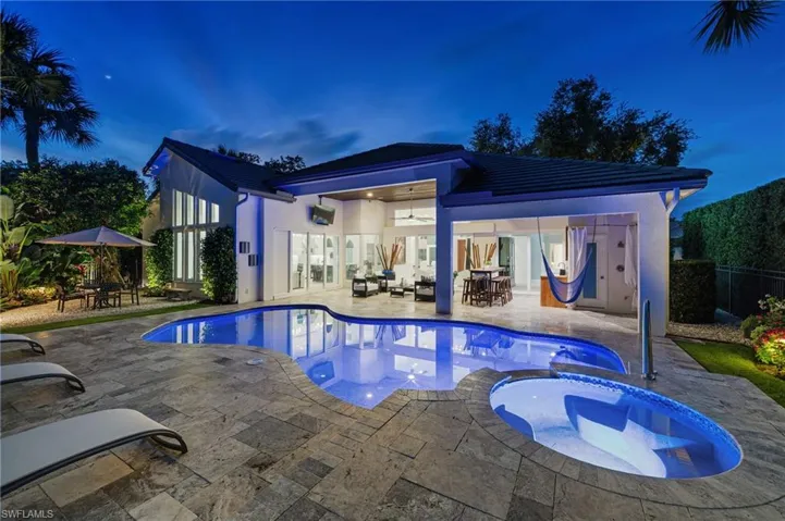 240  Silverado  DR, Naples, FL 34119
