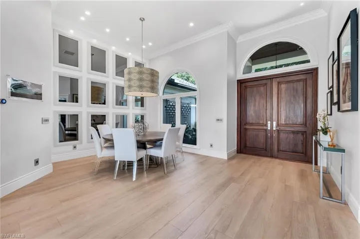 240  Silverado  DR, Naples, FL 34119