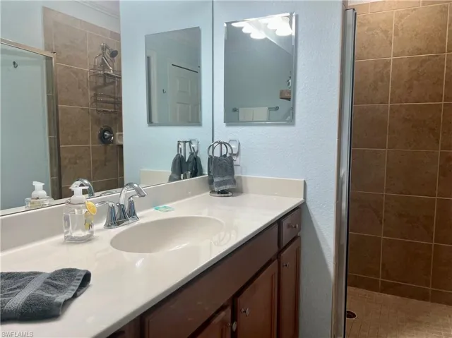 9715  Acqua  CT, Naples, FL 34113
