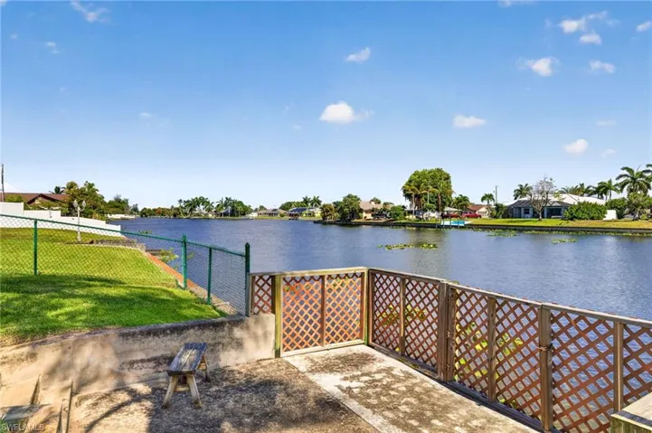 609 SE 21st  ST, Cape Coral, FL 33990