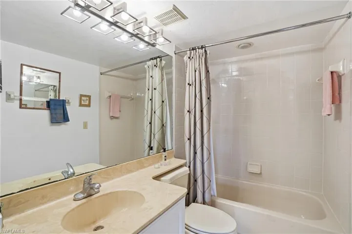 5810  Trailwinds  DR, Fort Myers, FL 33907