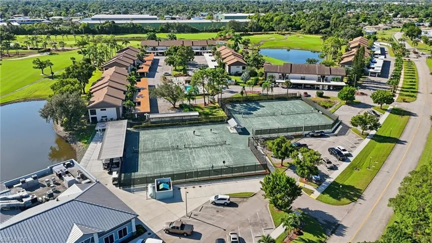 5810  Trailwinds  DR, Fort Myers, FL 33907
