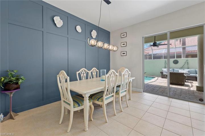 Tasteful wainscoting feature!