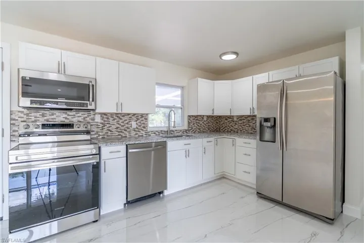 1291  Sunrise  DR, North Fort Myers, FL 33917