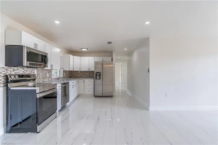 1291  Sunrise  DR, North Fort Myers, FL 33917