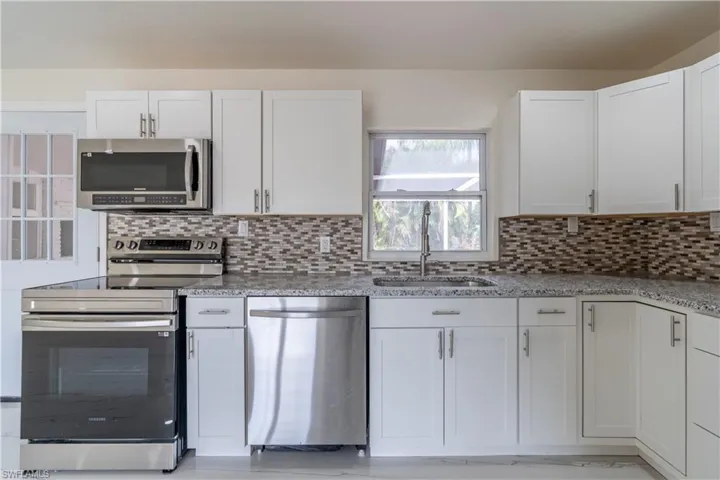 1291  Sunrise  DR, North Fort Myers, FL 33917