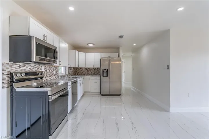1291  Sunrise  DR, North Fort Myers, FL 33917