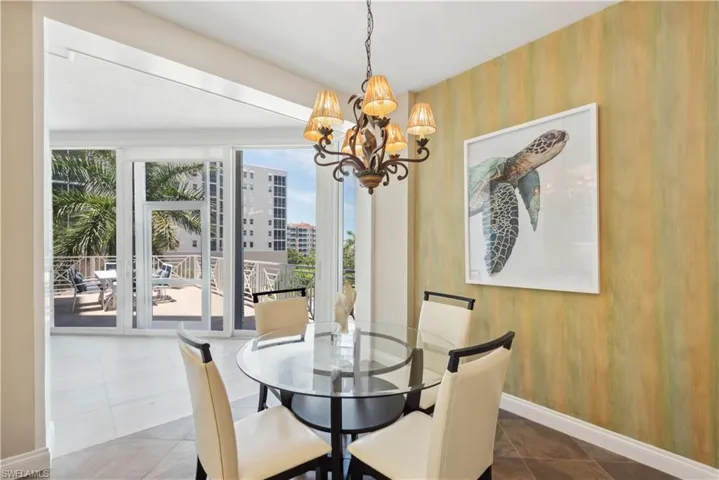 Breakfast Dining Area