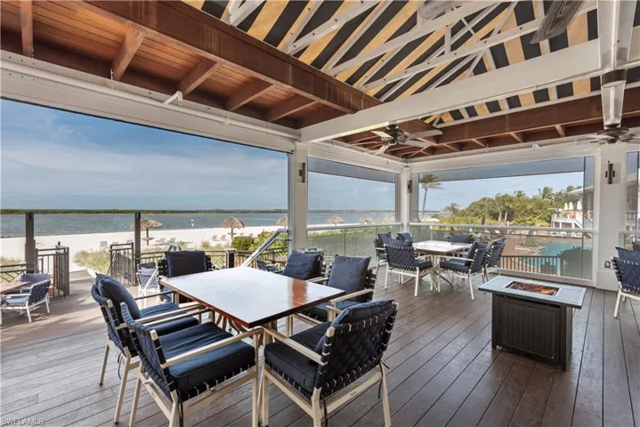 Clubhouse Dining