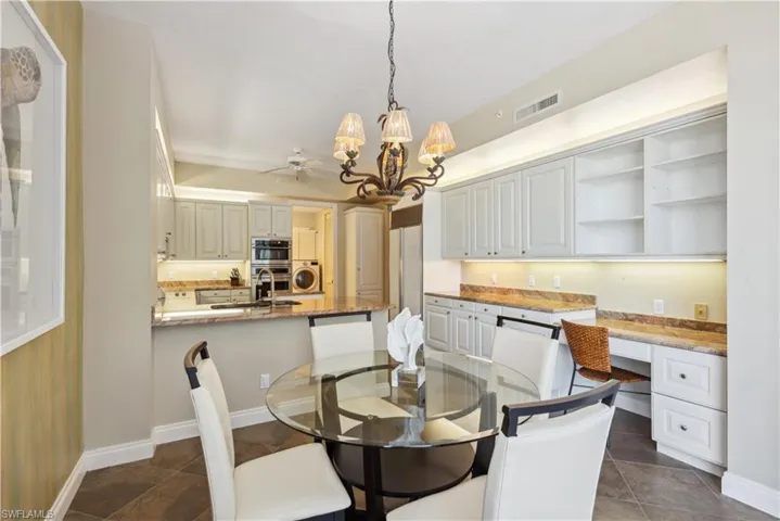Breakfast Dining/Kitchen
