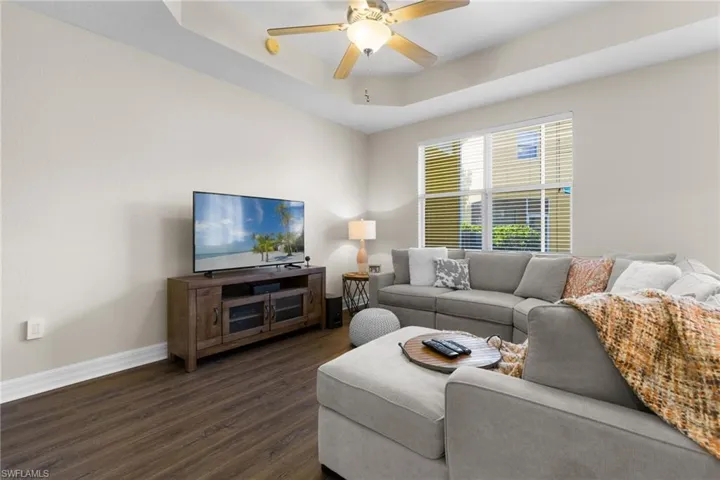 9821  Healthpark  CIR, Fort Myers, FL 33908