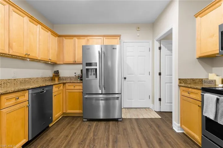 9821  Healthpark  CIR, Fort Myers, FL 33908