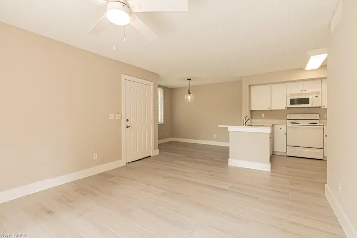 1280  Wildwood Lakes  BLVD, Naples, FL 34104