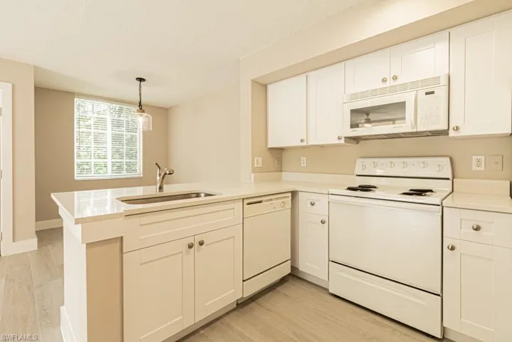 1280  Wildwood Lakes  BLVD, Naples, FL 34104