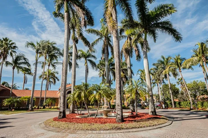 1280  Wildwood Lakes  BLVD, Naples, FL 34104