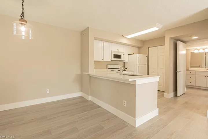 1280  Wildwood Lakes  BLVD, Naples, FL 34104