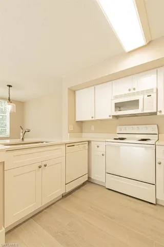 1280  Wildwood Lakes  BLVD, Naples, FL 34104