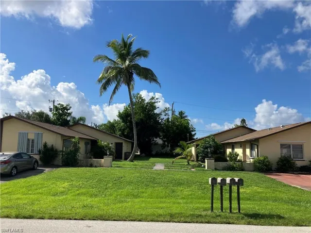 View of grassy yard