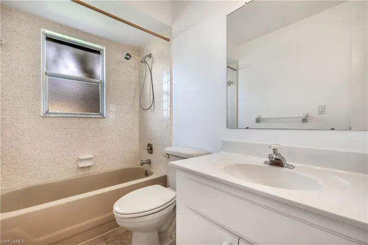 Guest Bath in Excellent Condition