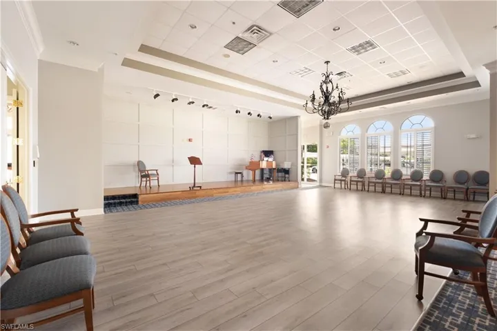 37  High Point E CIR, Naples, FL 34103