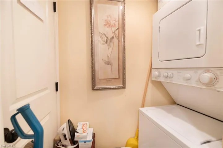37  High Point E CIR, Naples, FL 34103