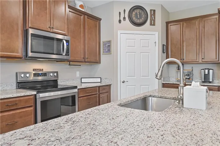 3273 Apple Blossom Dr, Alva, Florida 33920