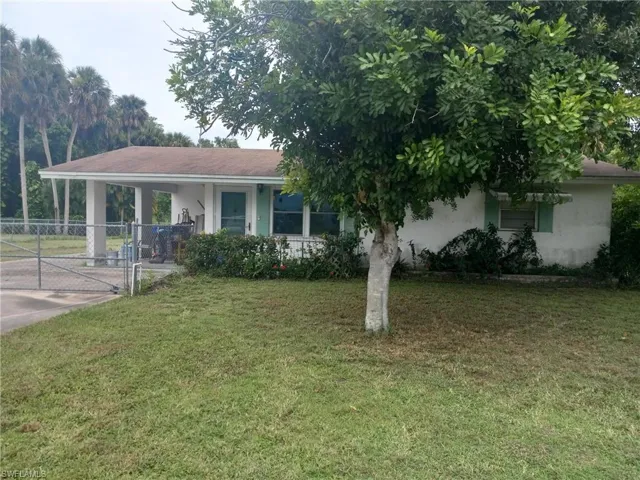 View of front of property featuring a front lawn