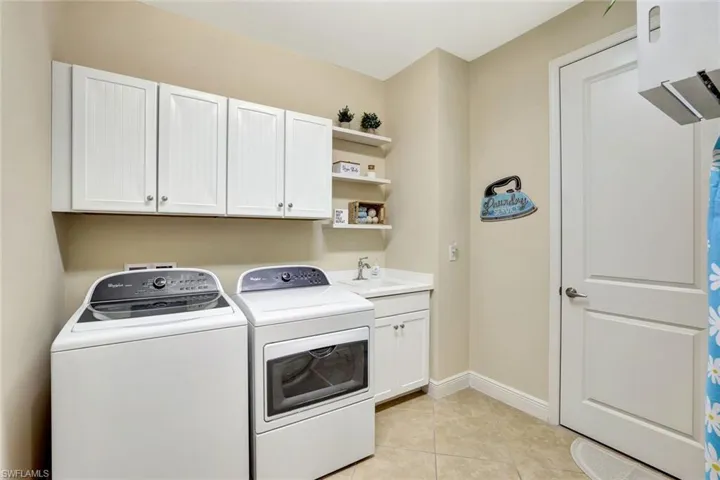 3667  Canopy  CIR, Naples, FL 34120