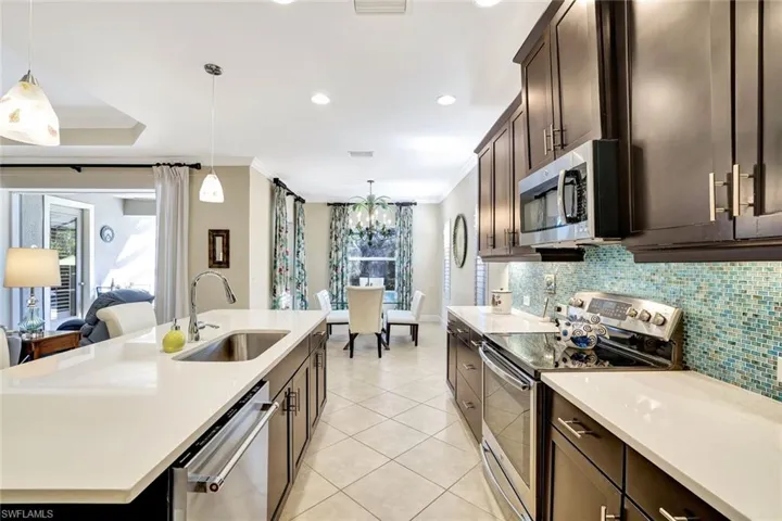 3667  Canopy  CIR, Naples, FL 34120