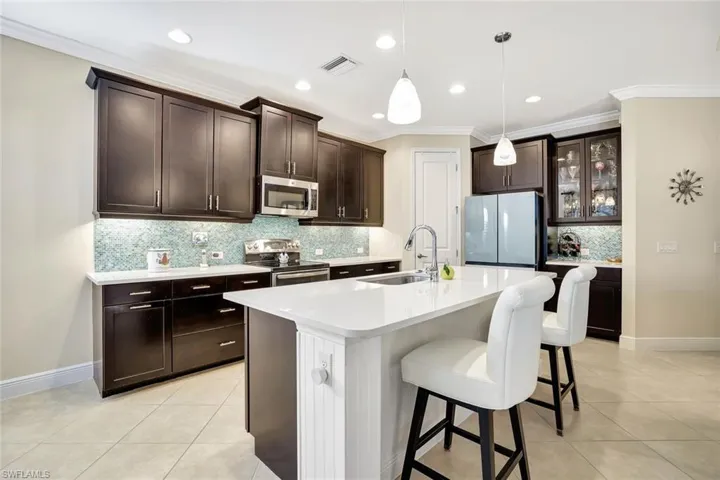 3667  Canopy  CIR, Naples, FL 34120