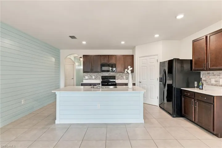 2717 Foralesca Ct, Cape Coral, Florida 33909