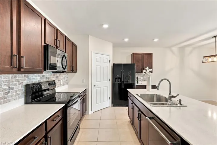 2717 Foralesca Ct, Cape Coral, Florida 33909