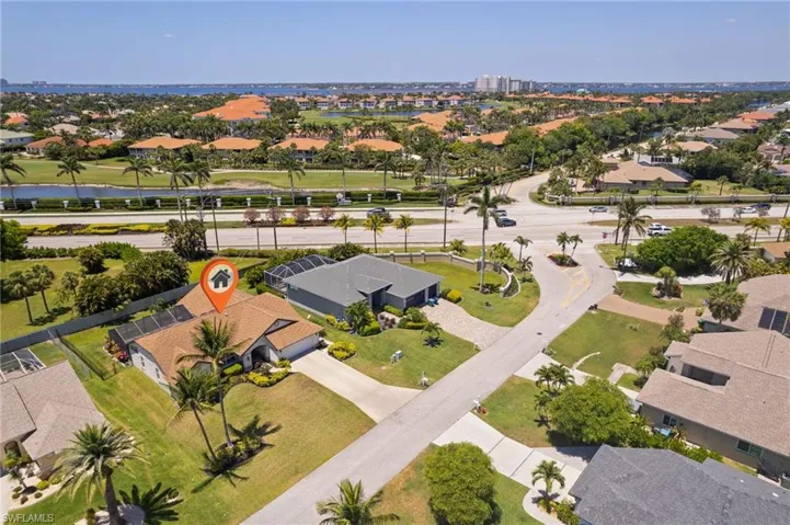 Birds eye view of property