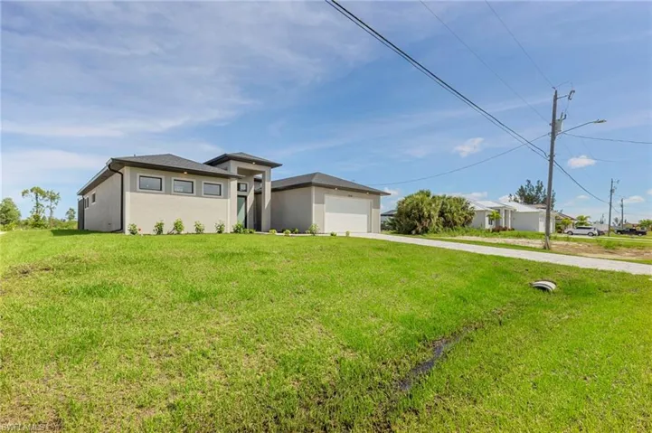 View of front facade with a front lawn and a garage
