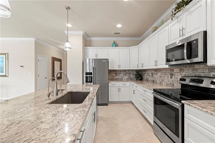 11288  Red Bluff  LN, Fort Myers, FL 33912