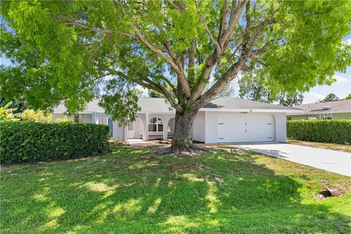 2360  Clipper  WAY, Naples, FL 34104