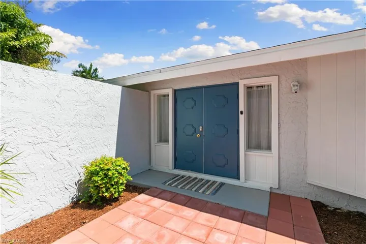 2360  Clipper  WAY, Naples, FL 34104