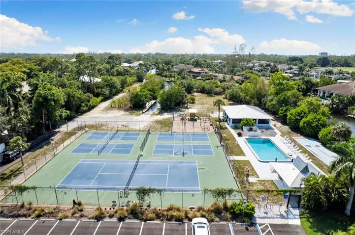 2360  Clipper  WAY, Naples, FL 34104