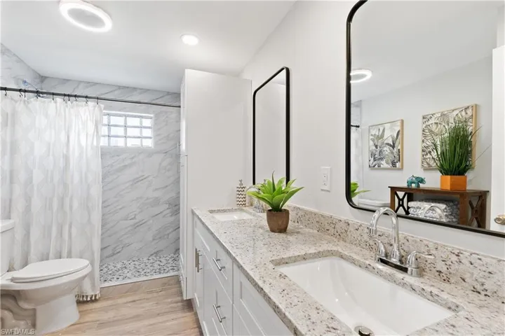2360  Clipper  WAY, Naples, FL 34104