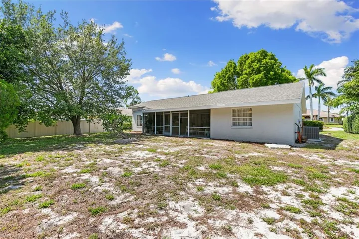 2360  Clipper  WAY, Naples, FL 34104